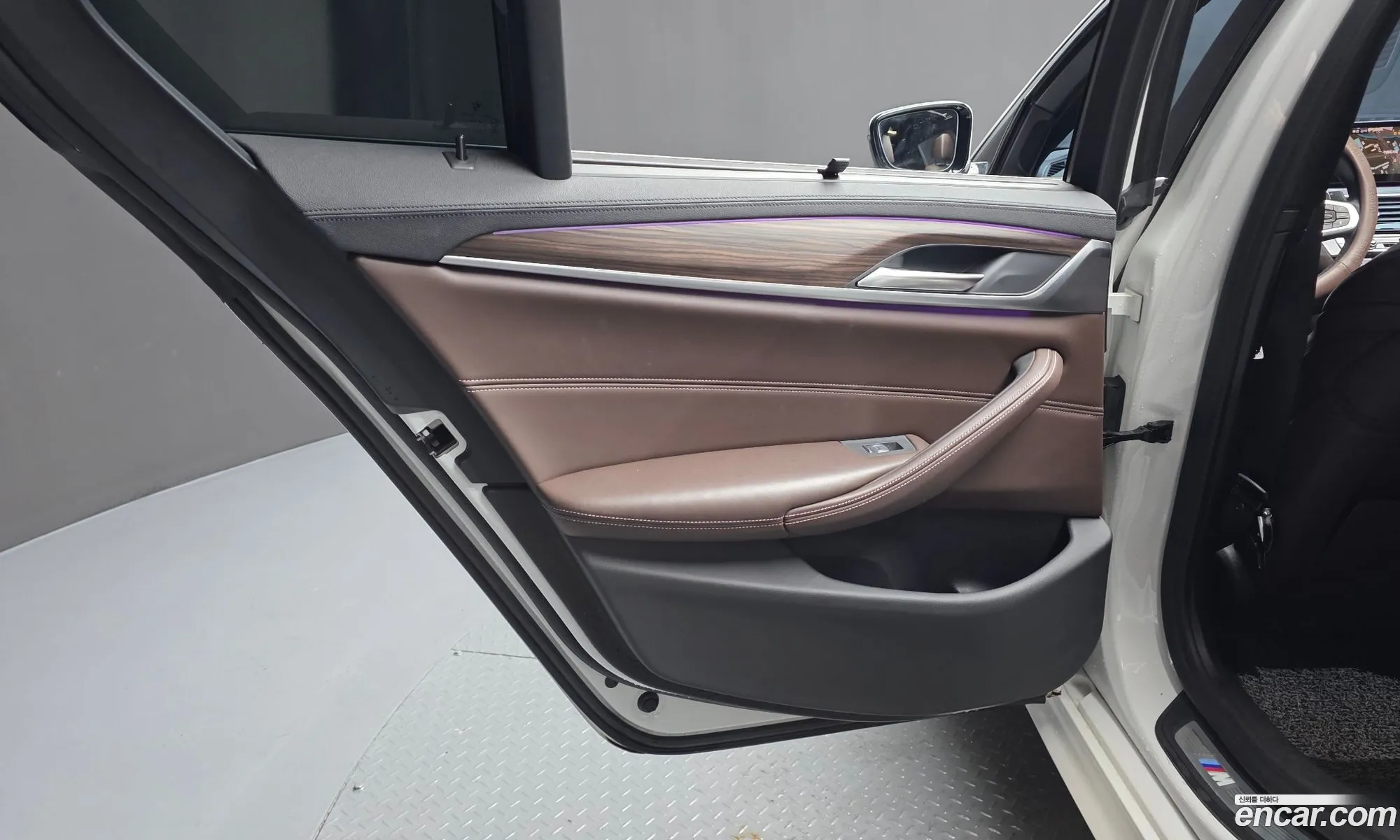BMW 5 Series 2019 WBAJD3103KWW39401 — 19