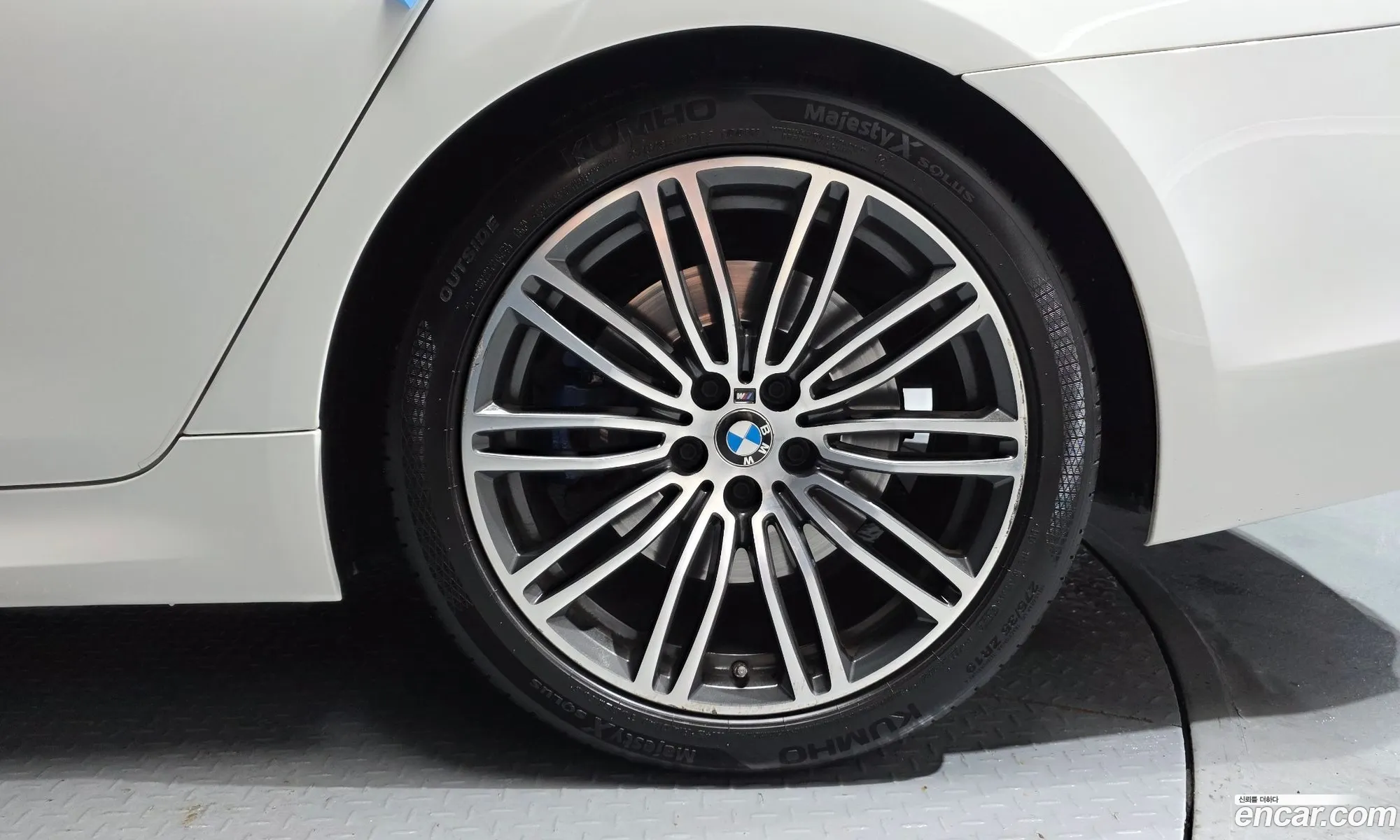 BMW 5 Series 2019 WBAJD3103KWW39401 — 16
