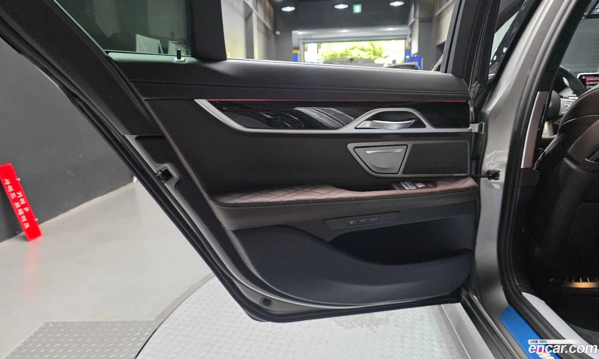 BMW 7 Series 2020 WBA7B8101MCF07984 — 25