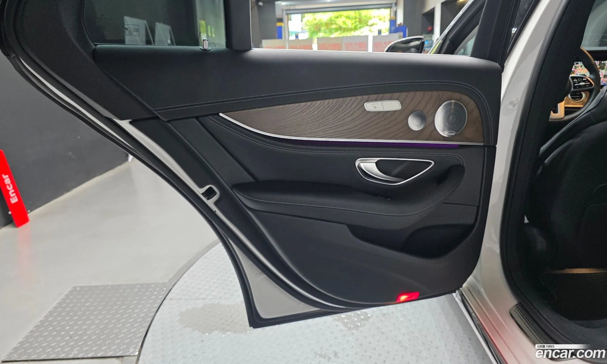 Mercedes-Benz E-Class W213 2019 WDDZF4KB8KA657966 — 2