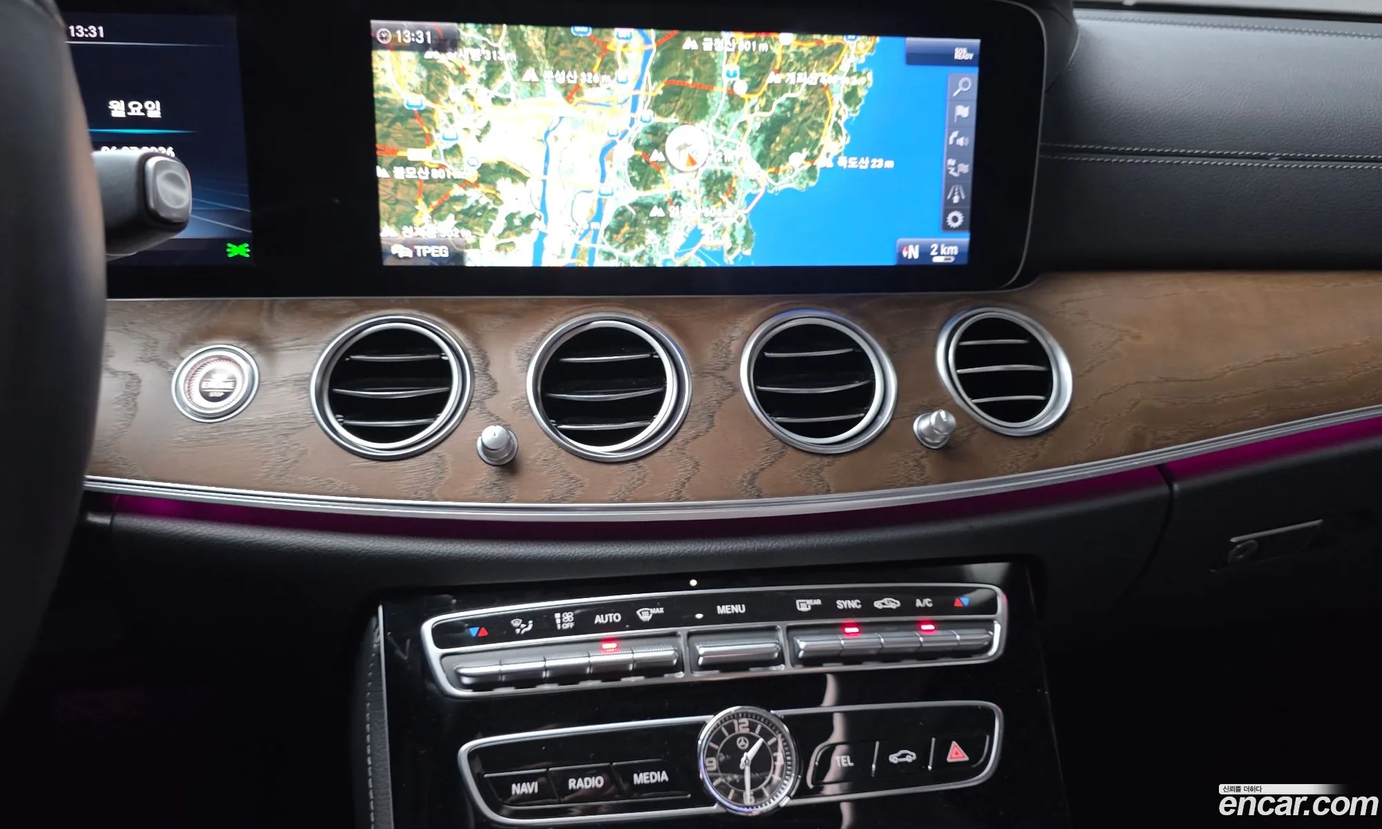 Mercedes-Benz E-Class W213 2019 WDDZF4KB8KA657966 — 12