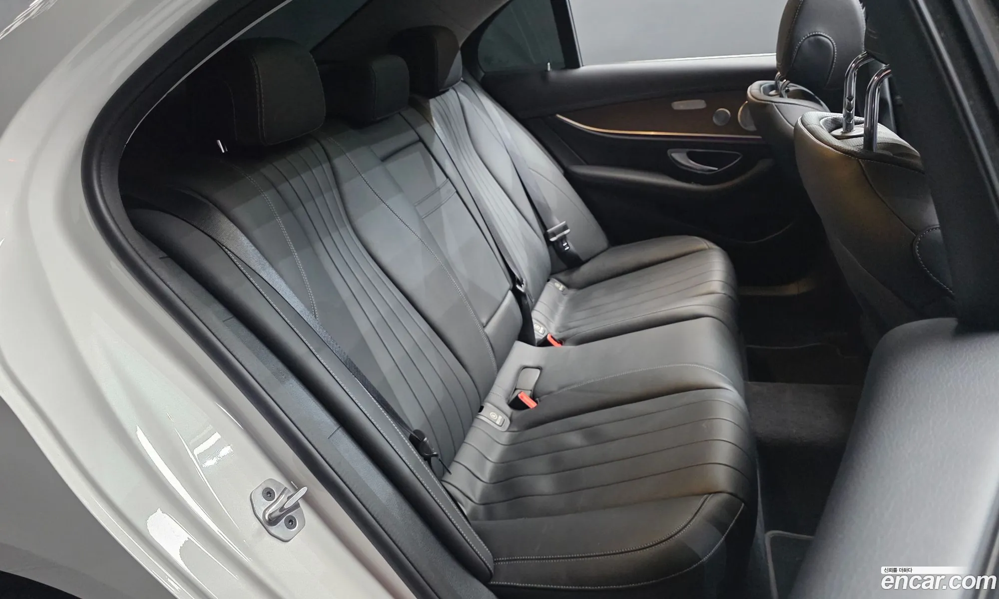 Mercedes-Benz E-Class W213 2019 WDDZF4KB8KA657966 — 25