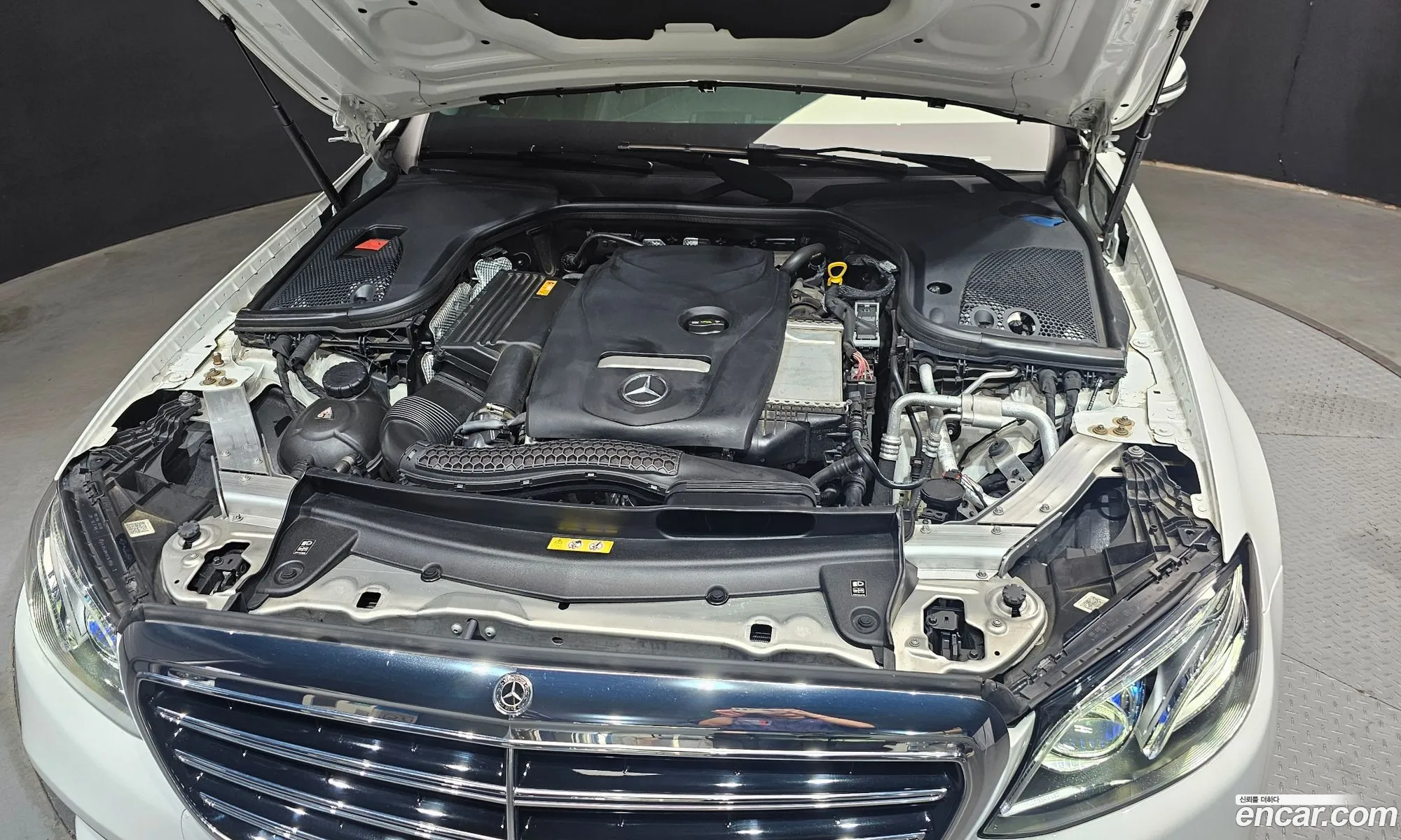 Mercedes-Benz E-Class W213 2019 WDDZF4KB8KA657966 — 16