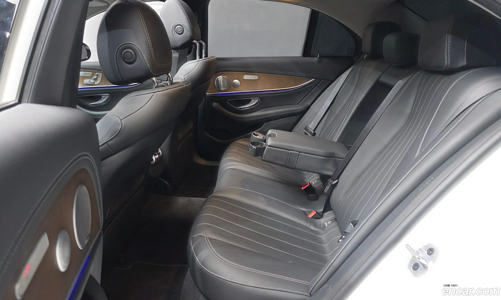 Mercedes-Benz E-Class W213 2019 WDDZF4KB8KA657966 — 3