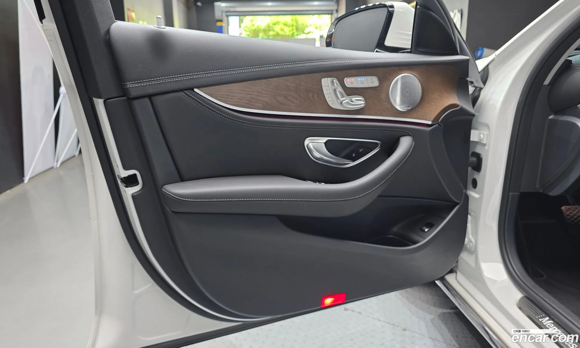 Mercedes-Benz E-Class W213 2019 WDDZF4KB8KA657966 — 8