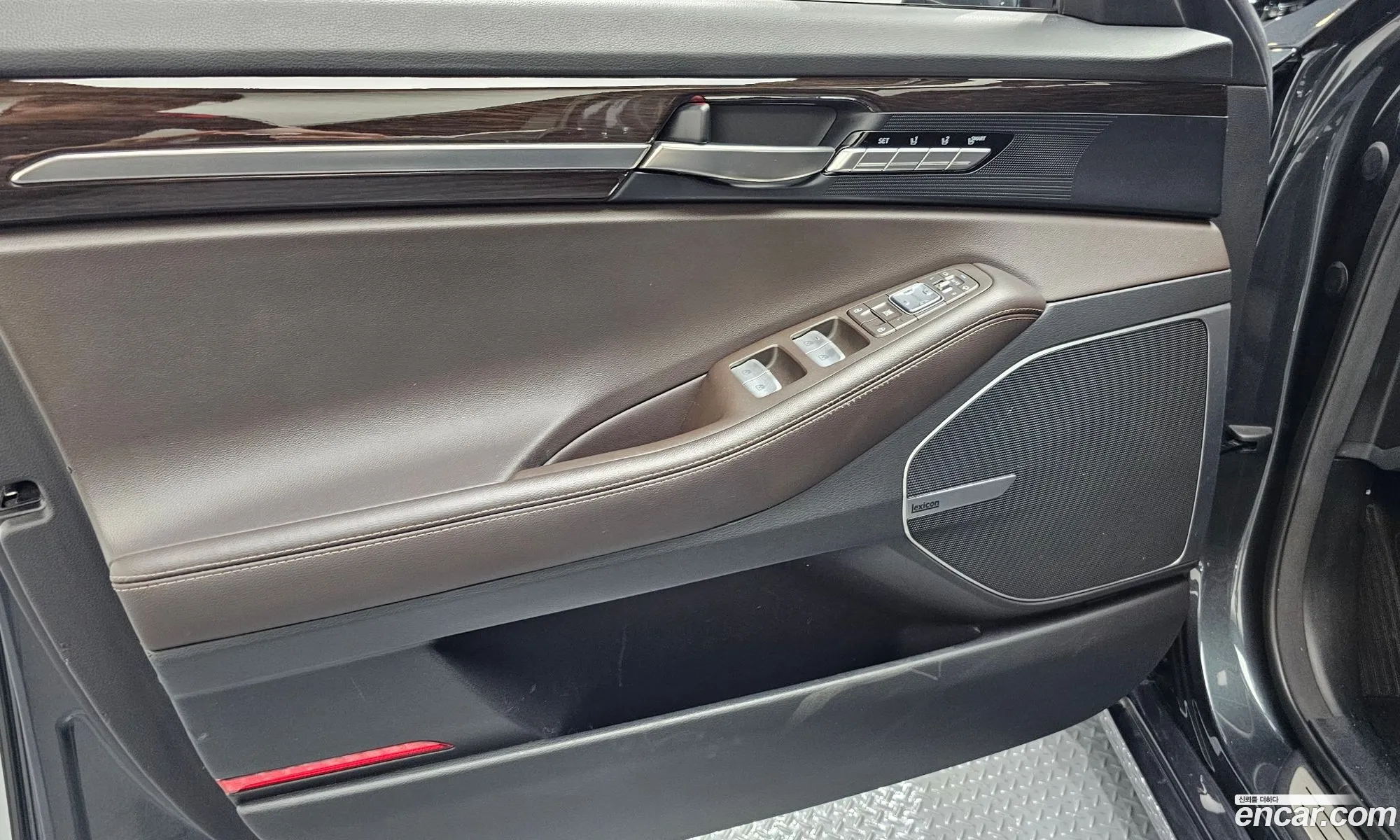 Genesis EQ900 2018 — 3