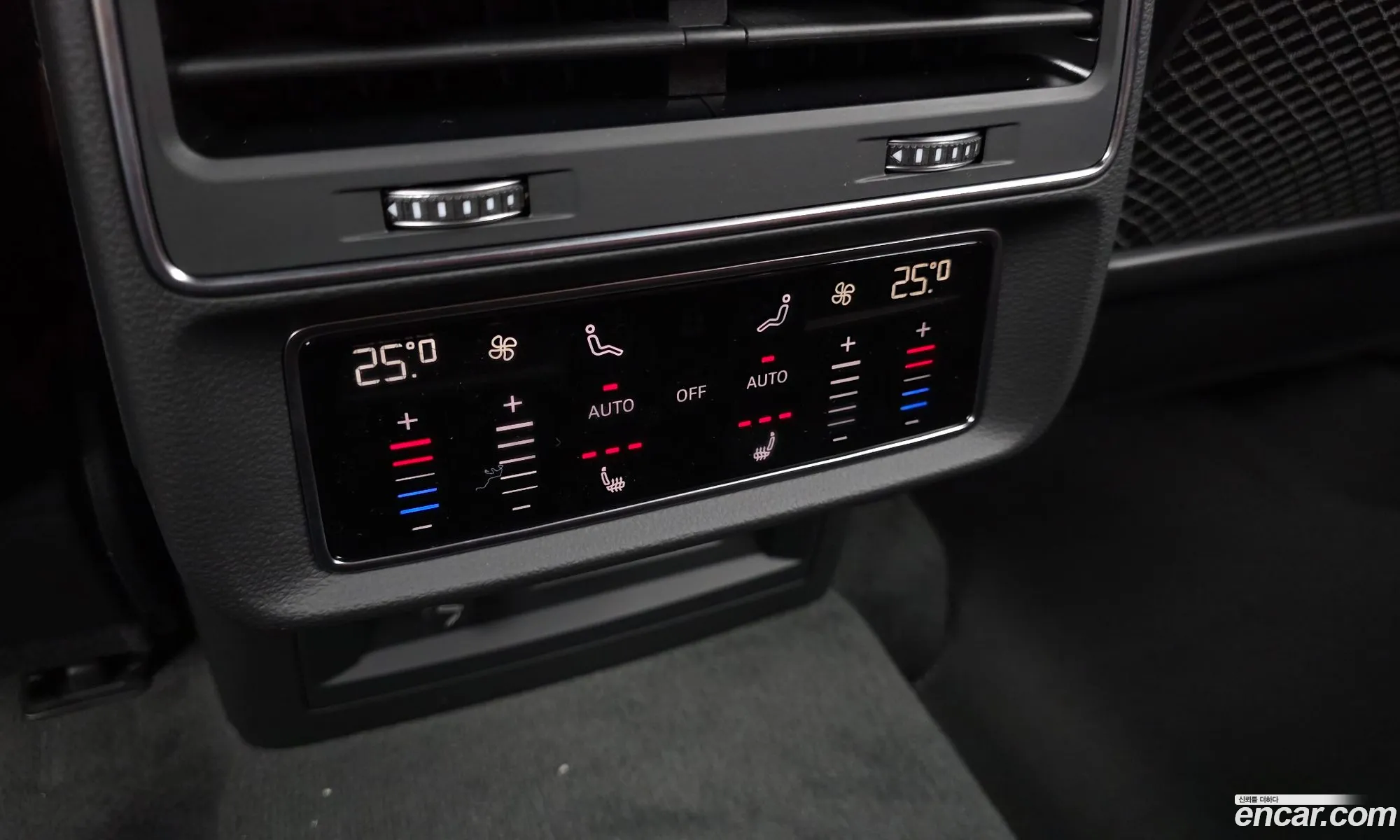 Audi SQ7 2026 — 32