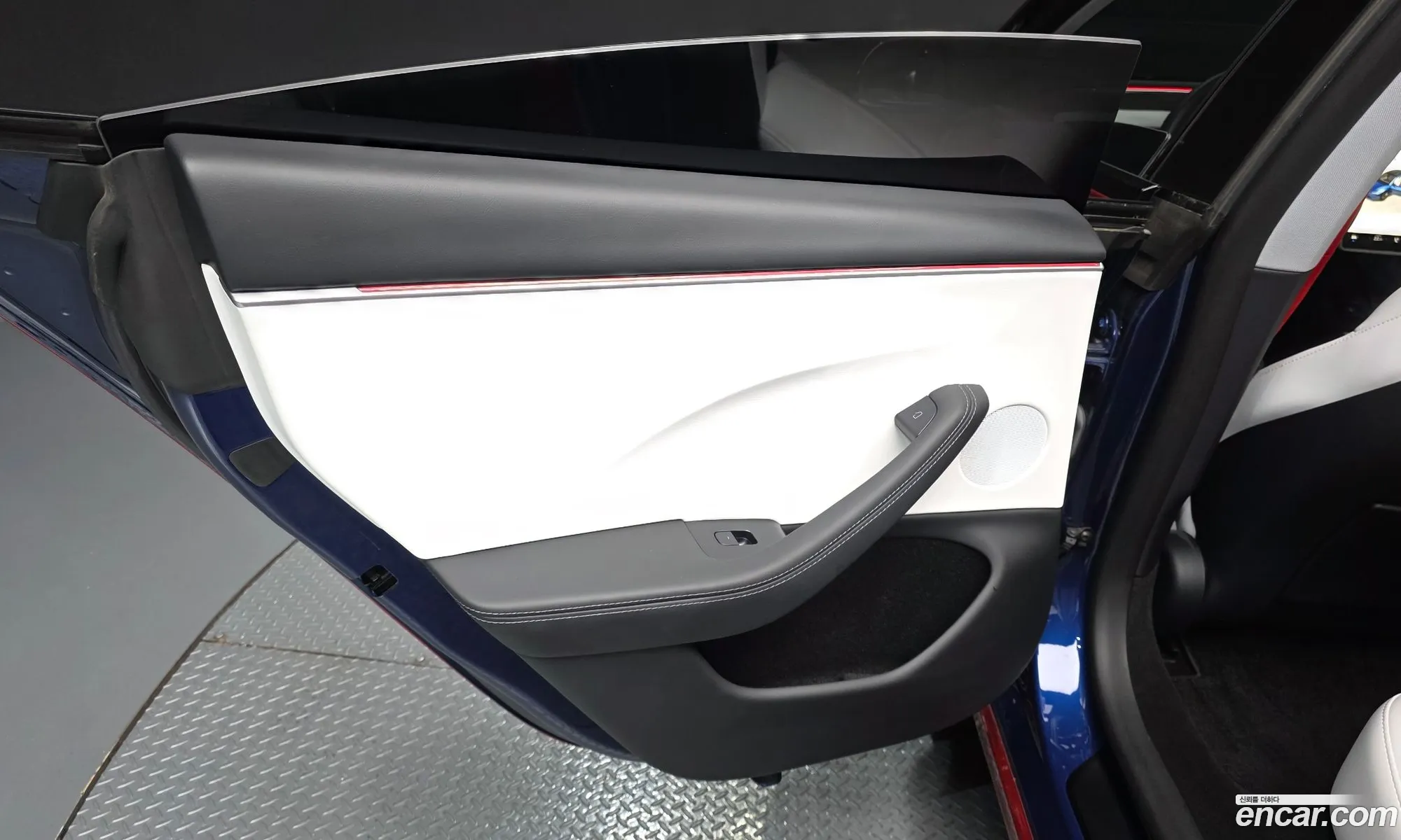 Tesla Model 3 2024 LRW3E7EK9RC192352 — 25