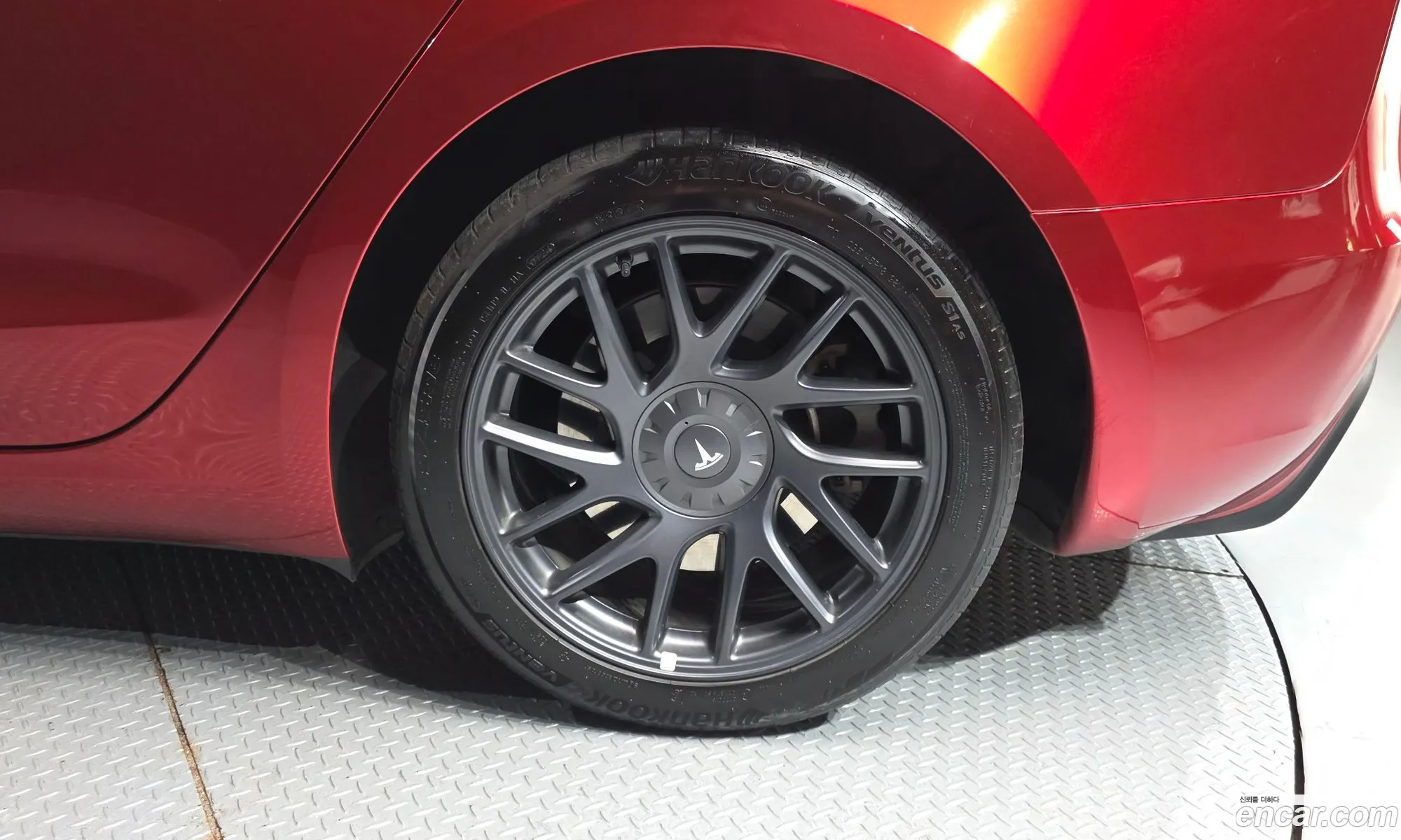 Tesla Model 3 2024 LRW3E7EK9RC192352 — 17
