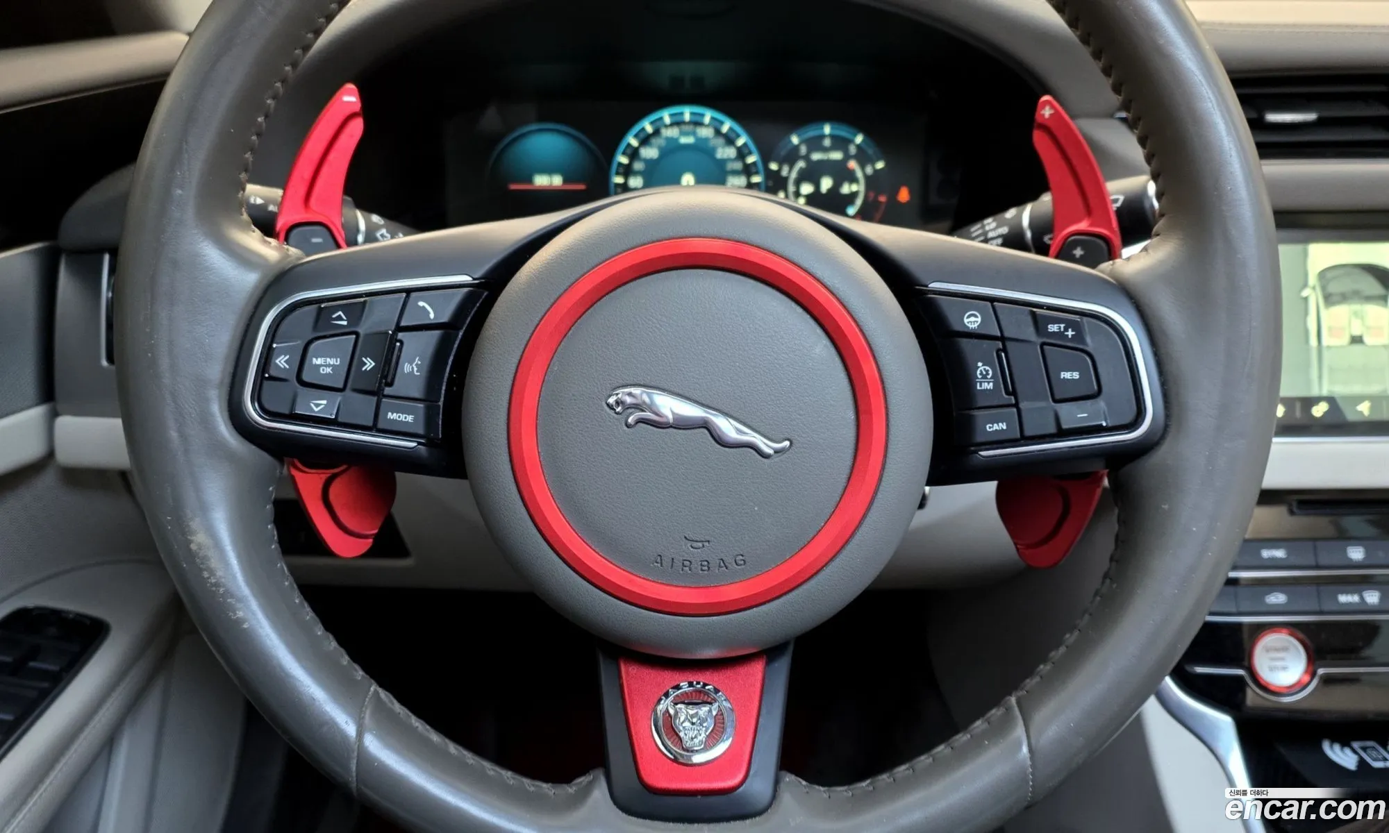Jaguar XF 2017 — 15