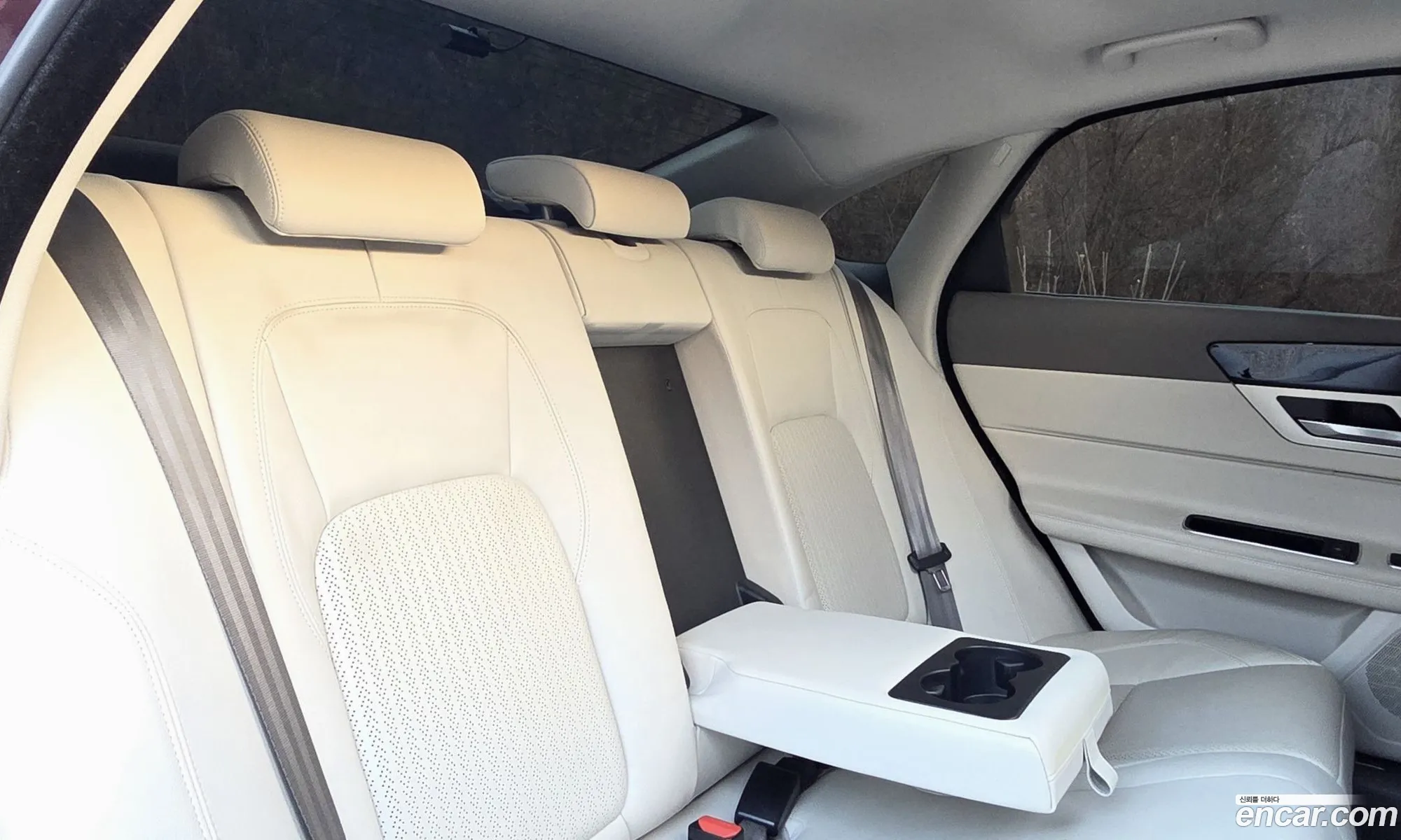 Jaguar XF 2017 — 10