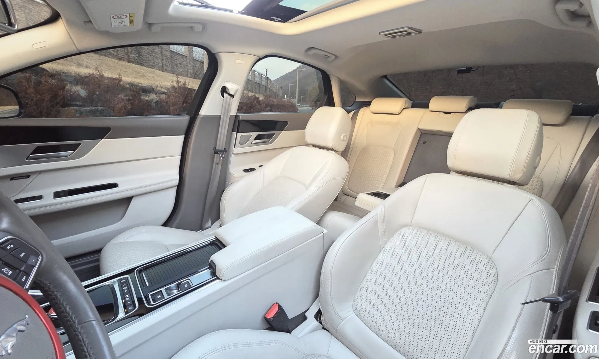 Jaguar XF 2017 — 11