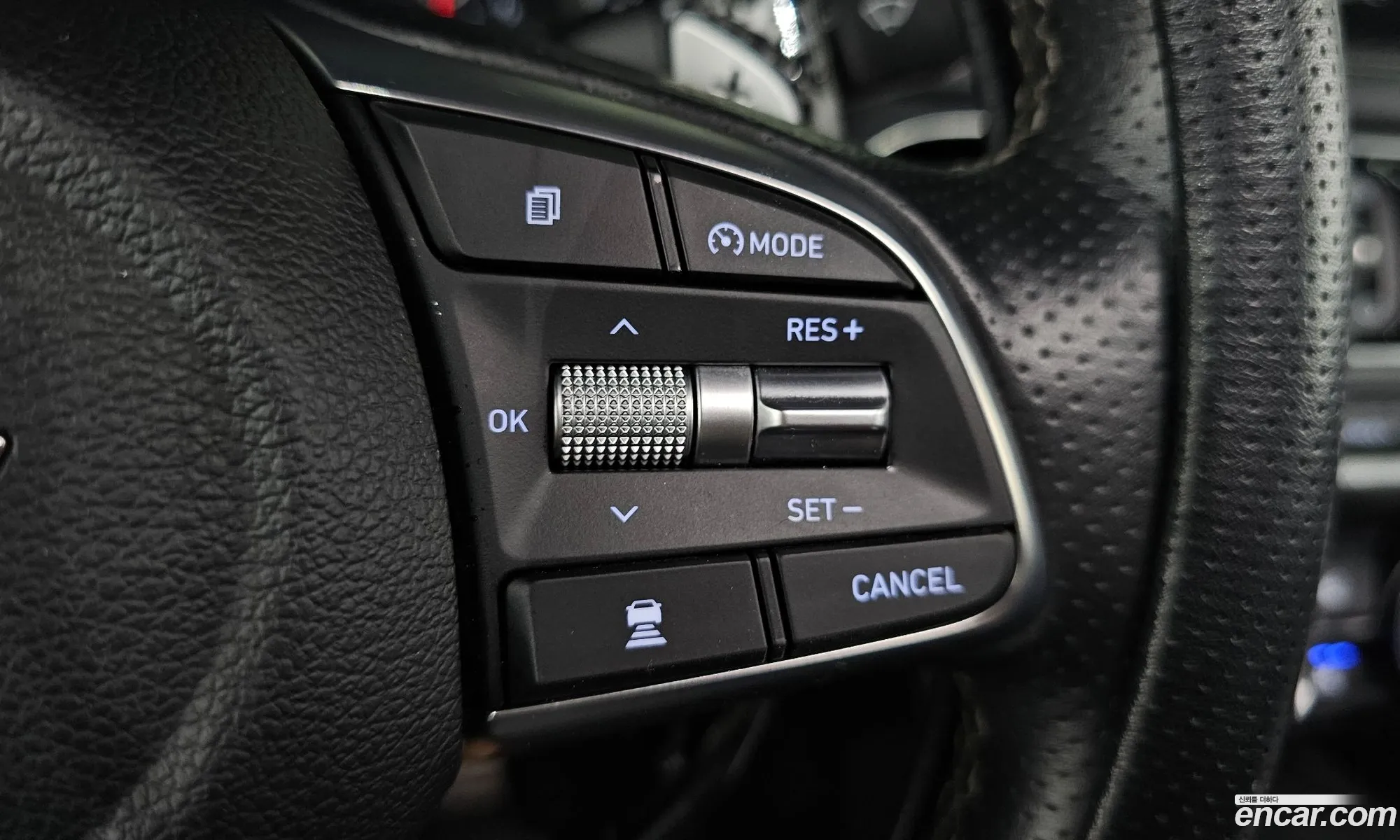 Genesis G70 2018 — 25