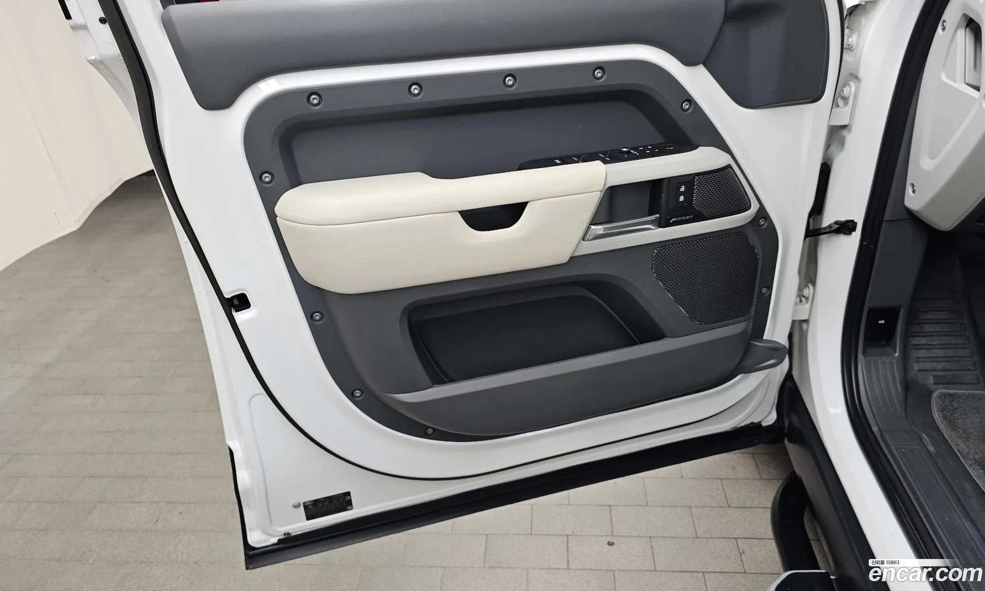 Land Rover Defender 2022 SALEA7BW5P2115519 — 13