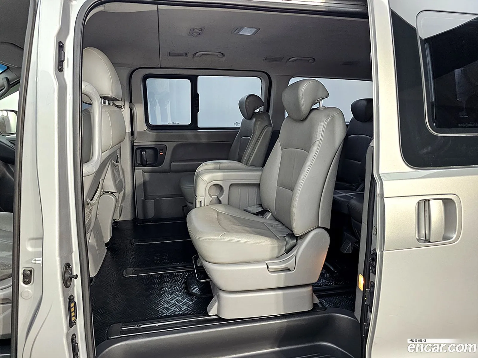Hyundai Grand Starex 2012 — 16