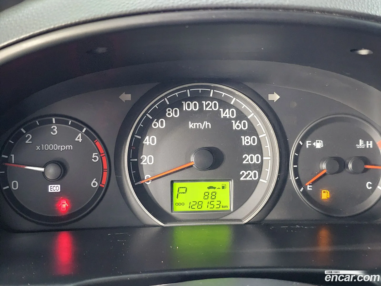 Hyundai Grand Starex 2012 — 17