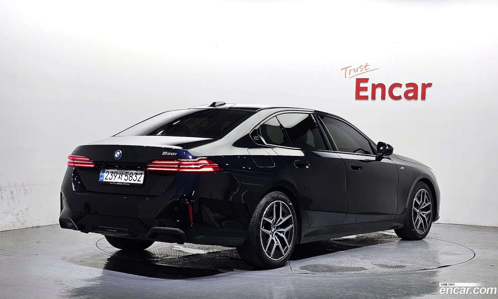 BMW 5 Series 2024 — 17