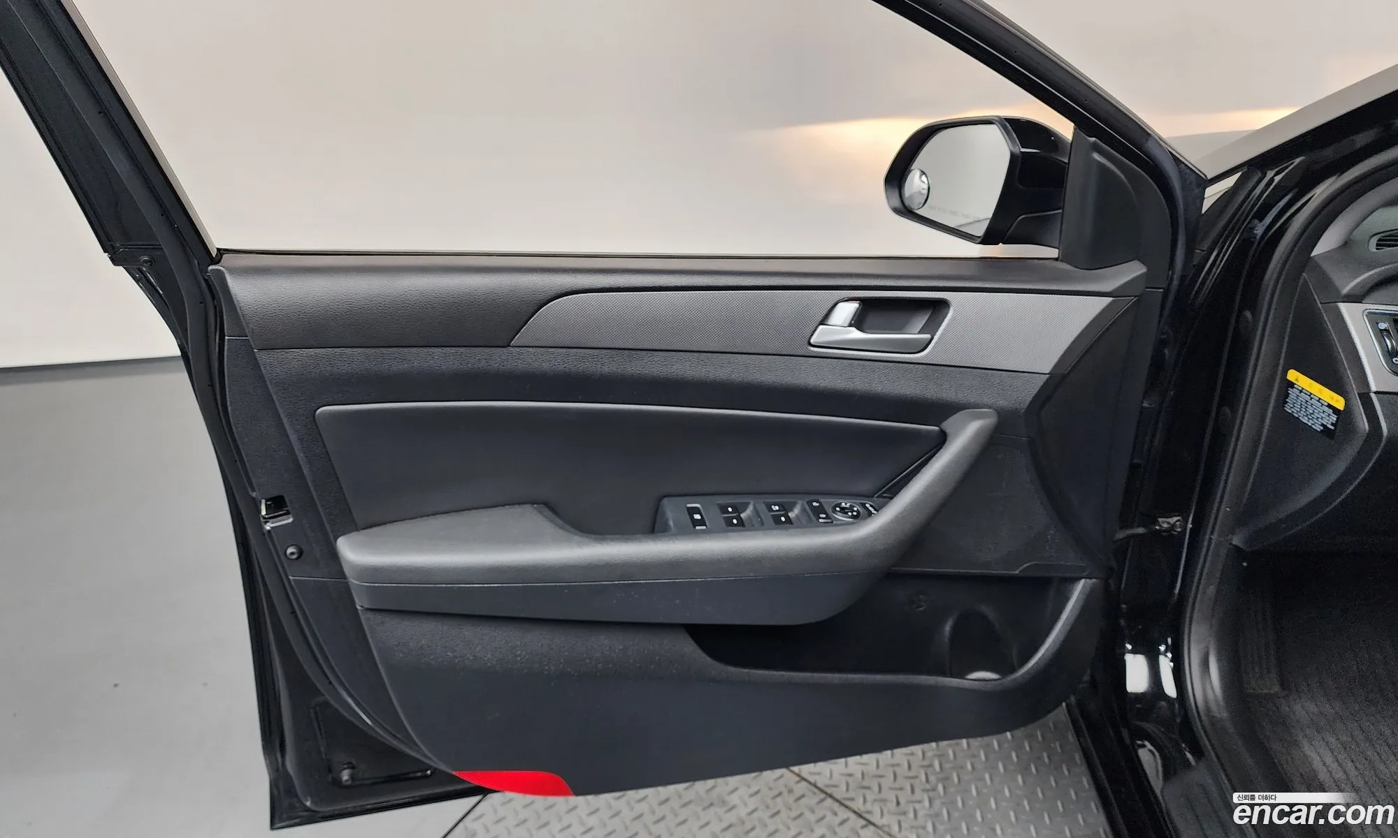 Hyundai LF Sonata 2016 — 10