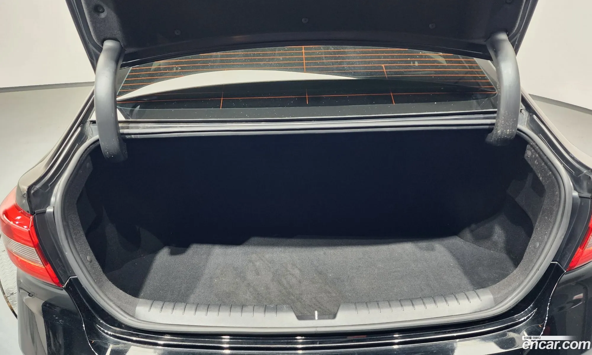 Hyundai LF Sonata 2016 — 22