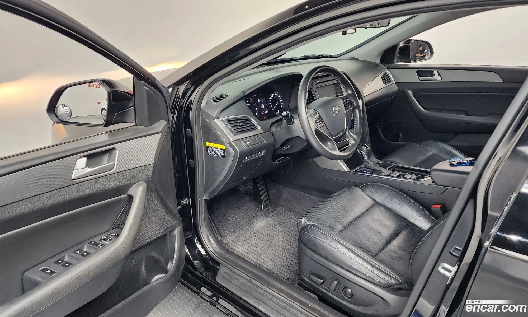 Hyundai LF Sonata 2016 — 18