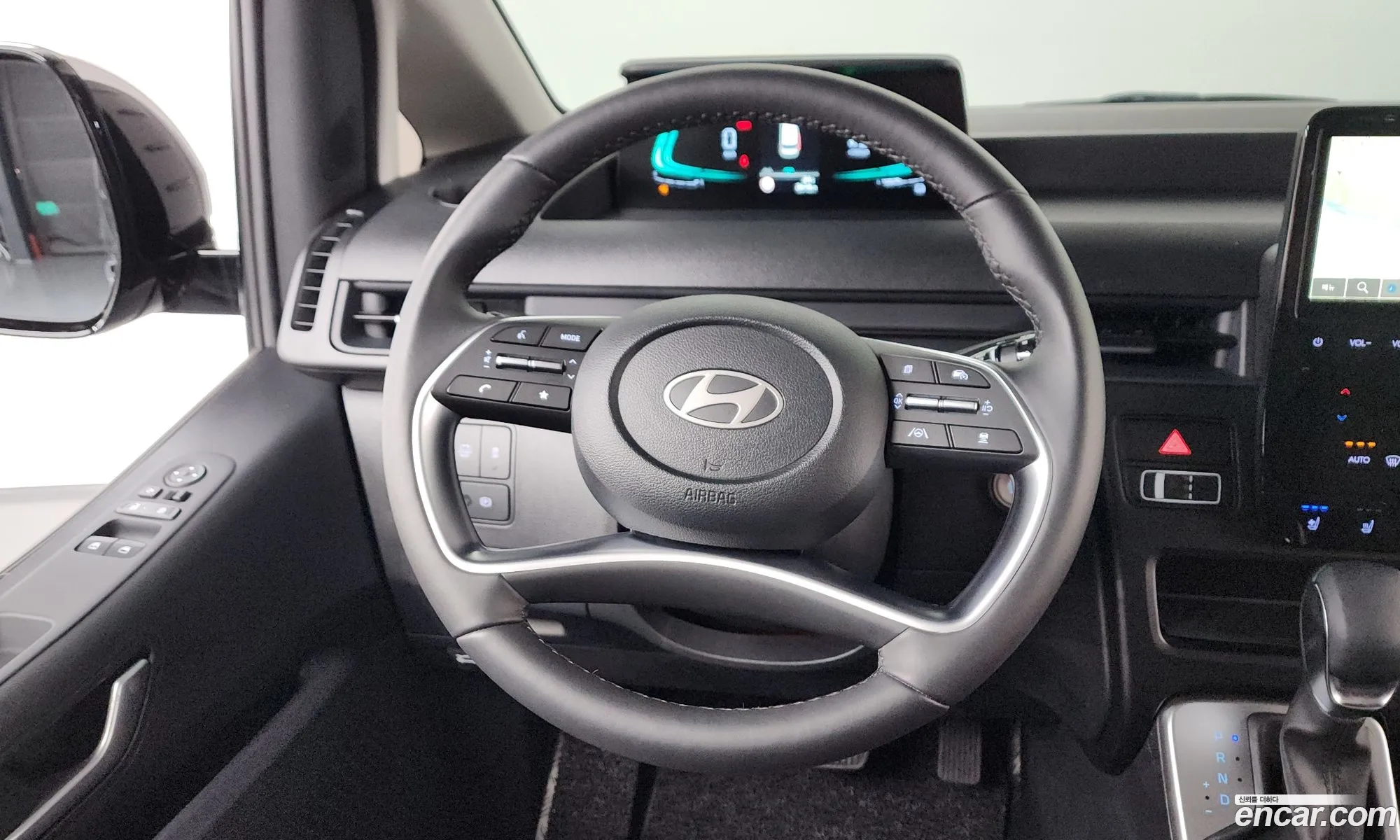 Hyundai Staria 2025 — 25
