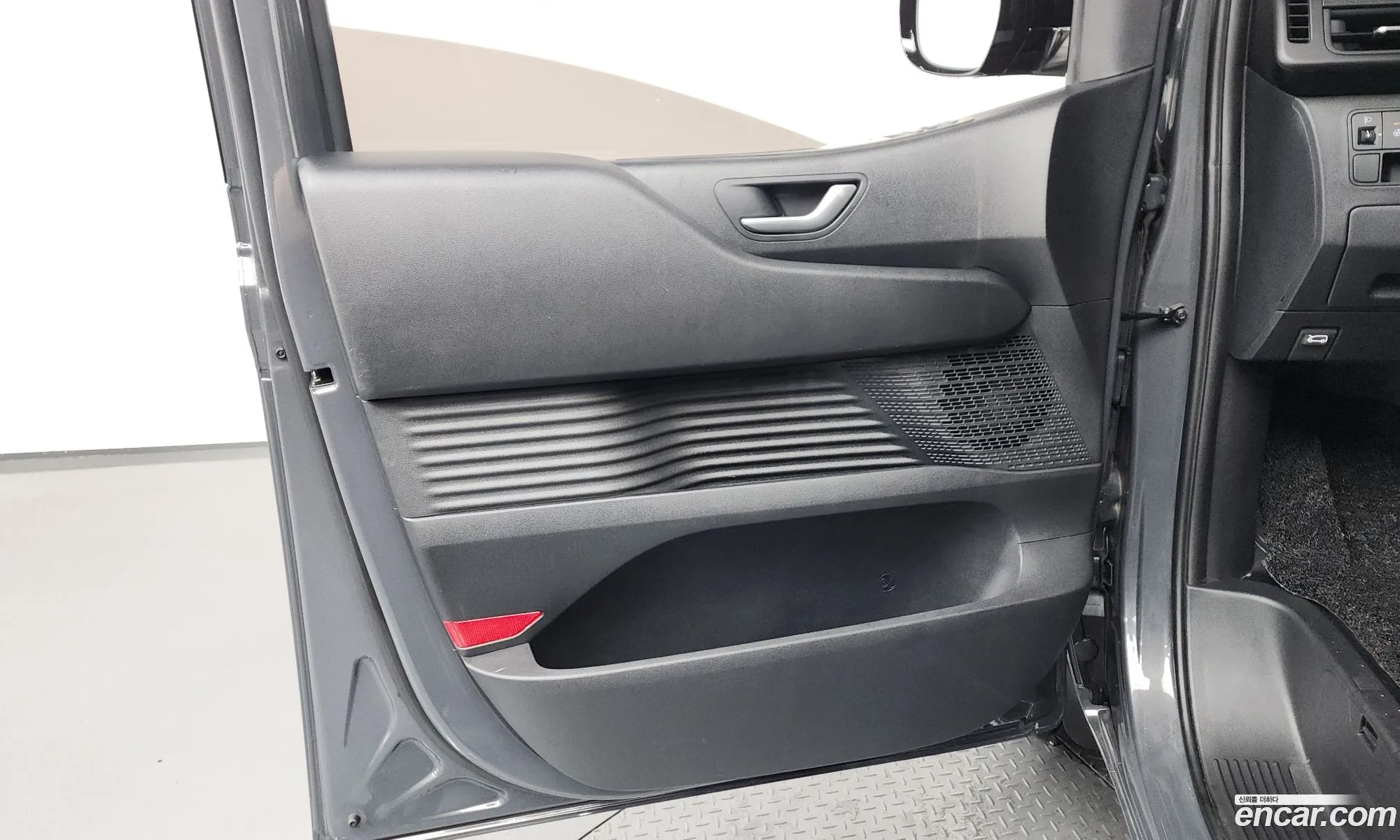 Hyundai Staria 2025 — 7