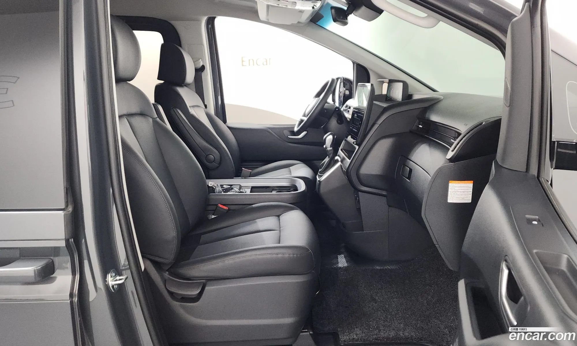 Hyundai Staria 2025 — 10