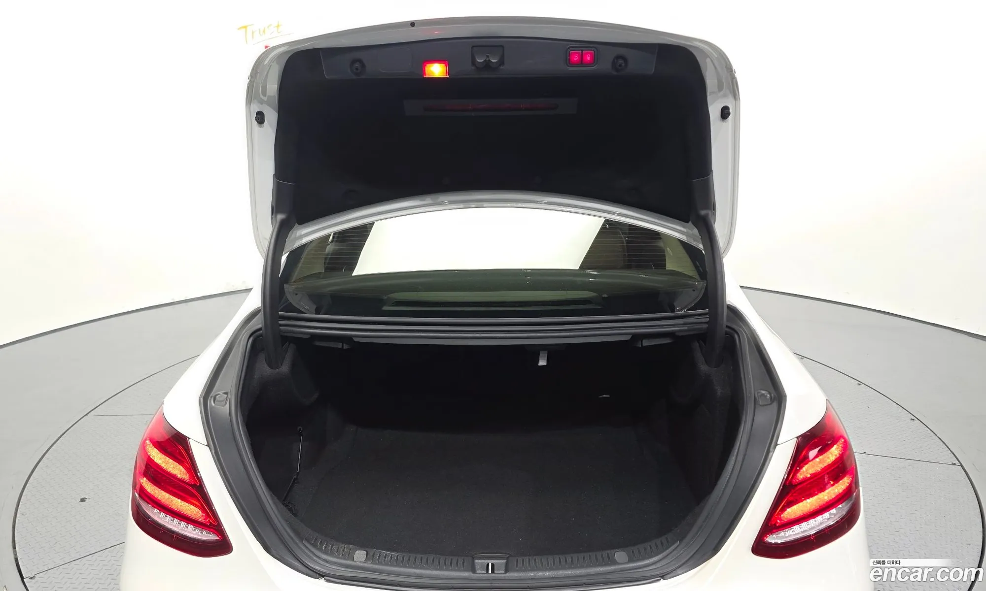 Mercedes-Benz E-Class W213 2016 WDDZF4KB0HA014178 — 4