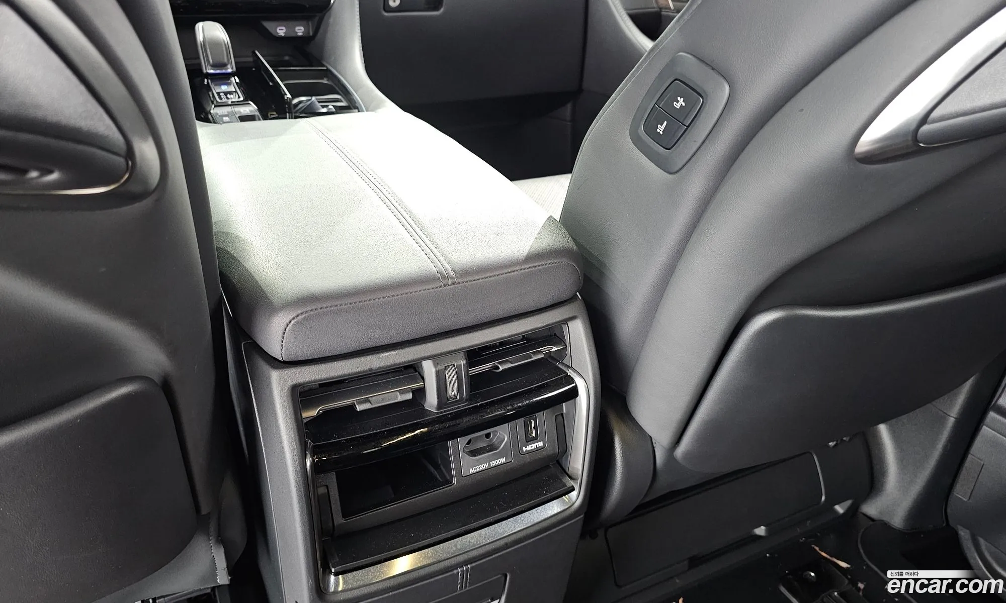 Toyota Alphard 2024 — 25