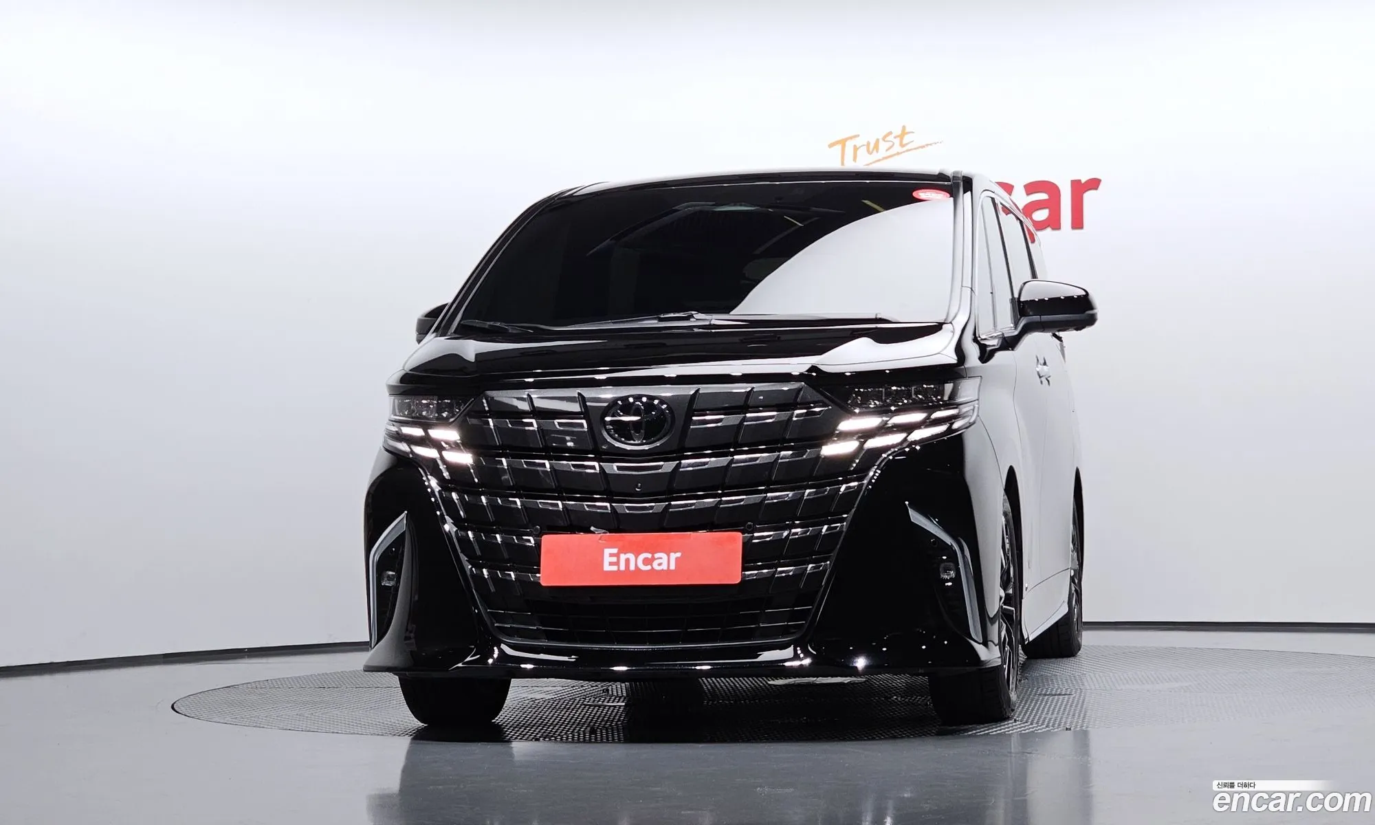 Toyota Alphard 2024 — 35