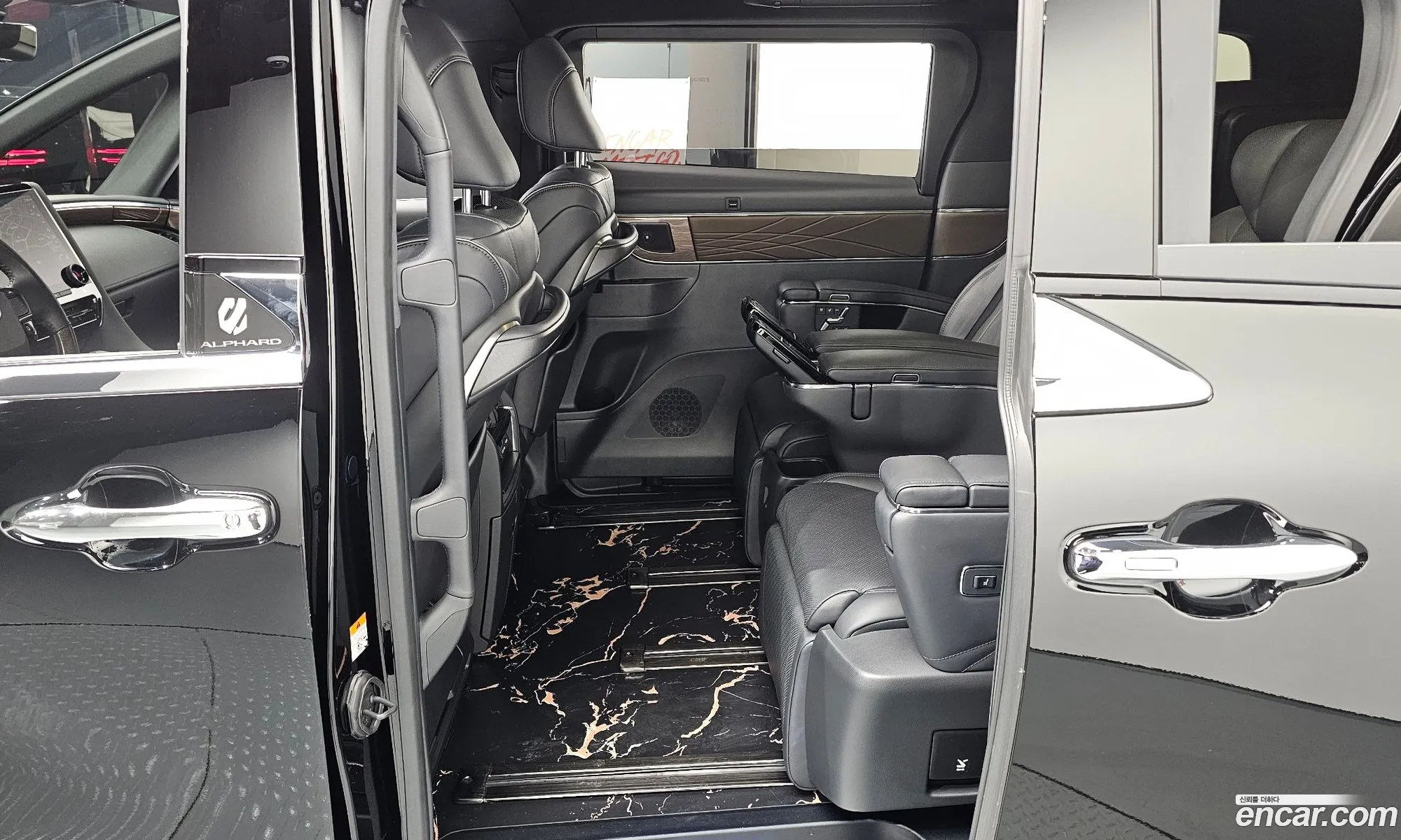 Toyota Alphard 2024 — 6