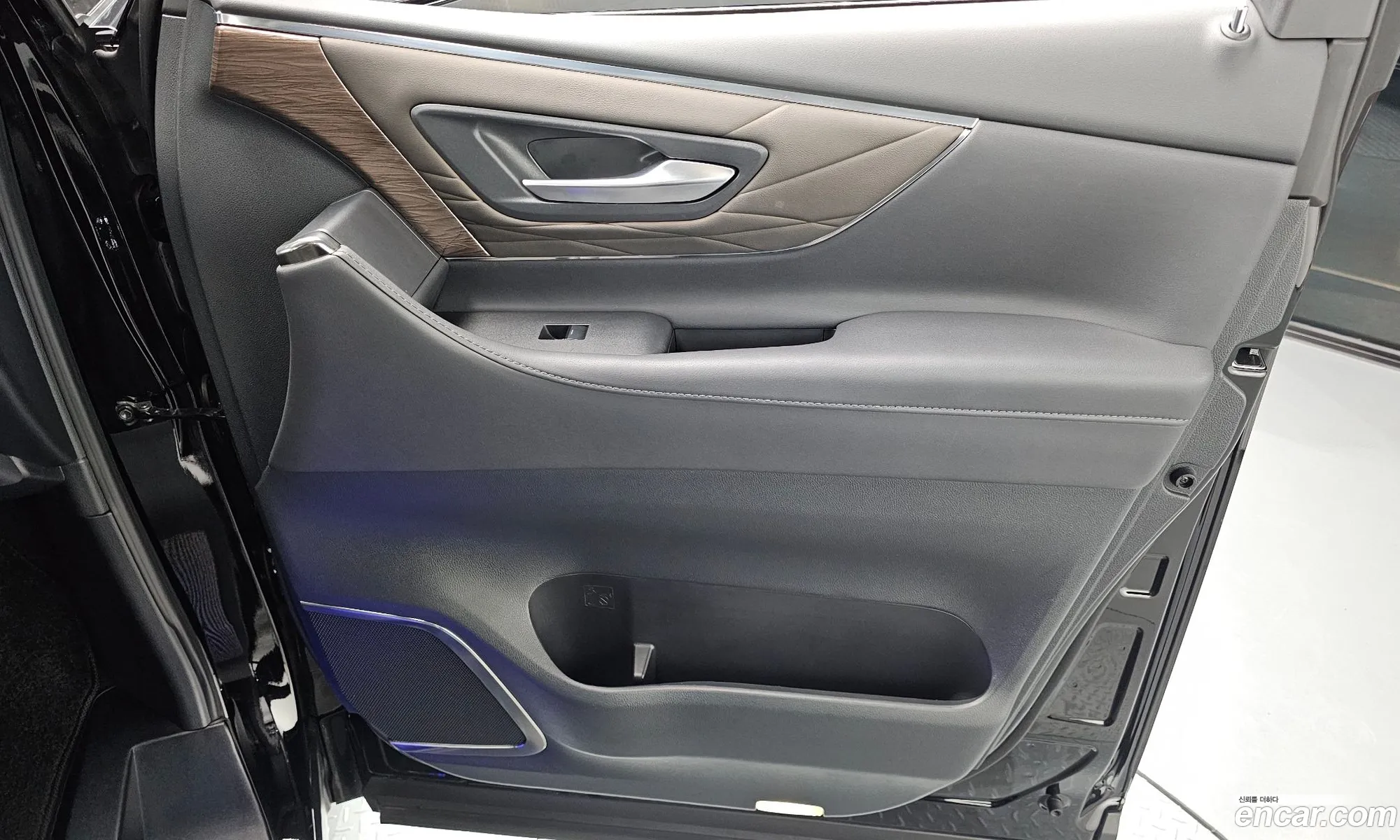 Toyota Alphard 2024 — 11