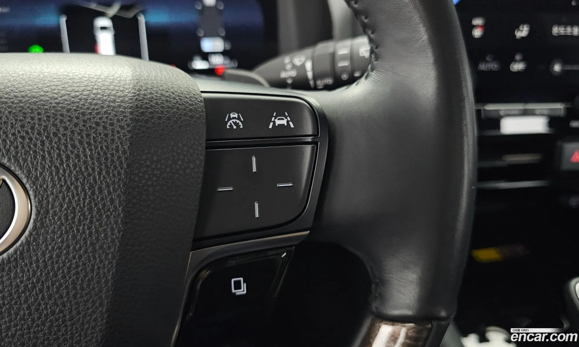 Toyota Alphard 2024 — 7