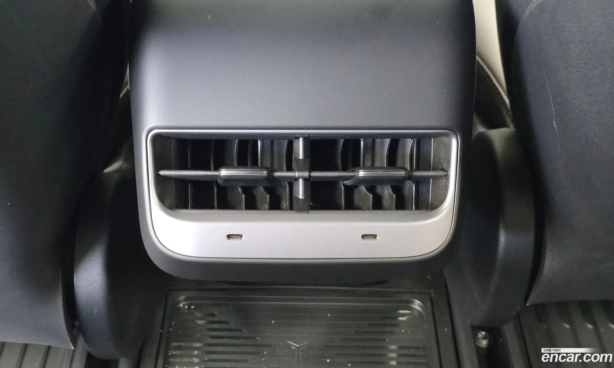 Tesla Model Y 2024 LRWYGCFS1RC425499 — 27