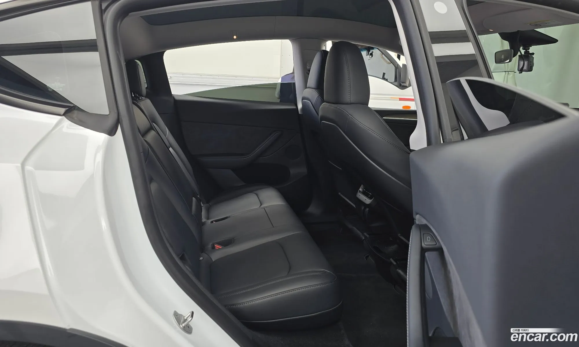 Tesla Model Y 2024 LRWYGCFS1RC425499 — 10