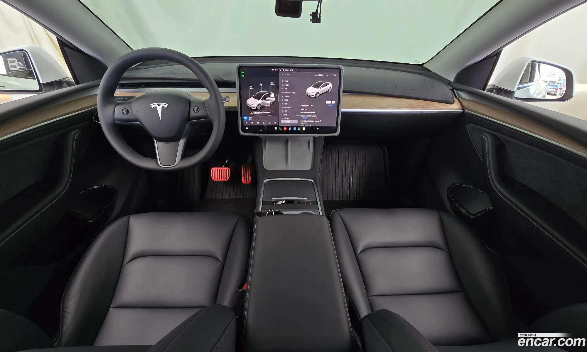Tesla Model Y 2024 LRWYGCFS1RC425499 — 19