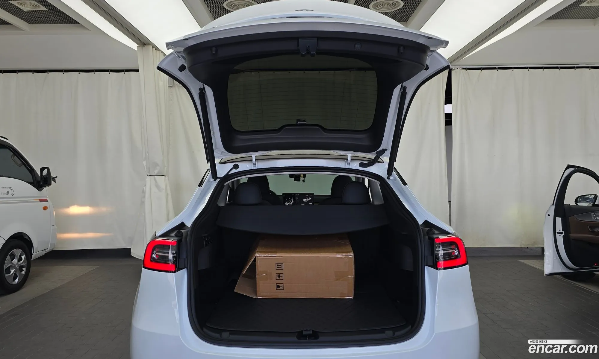 Tesla Model Y 2024 LRWYGCFS1RC425499 — 16
