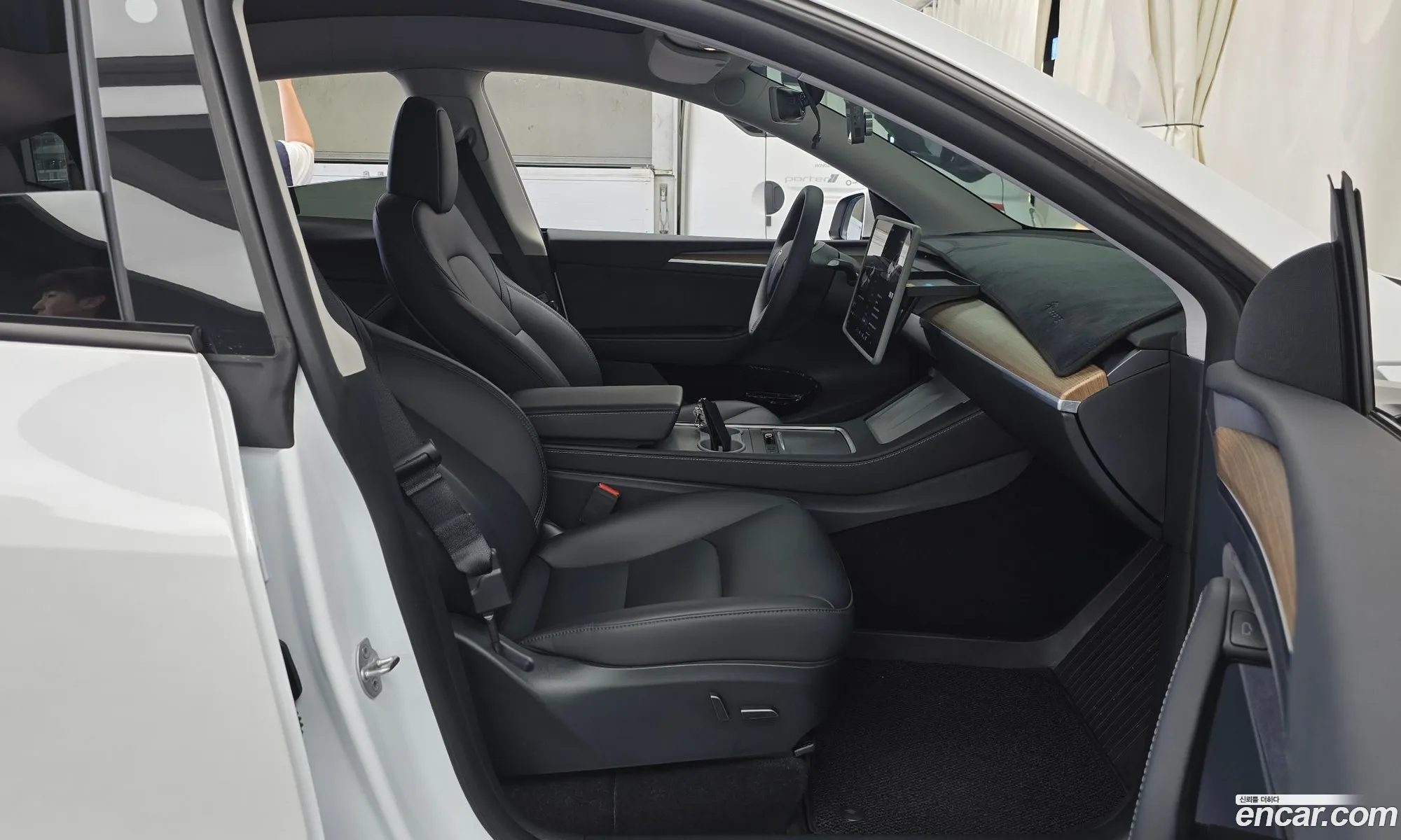 Tesla Model Y 2024 LRWYGCFS1RC425499 — 17