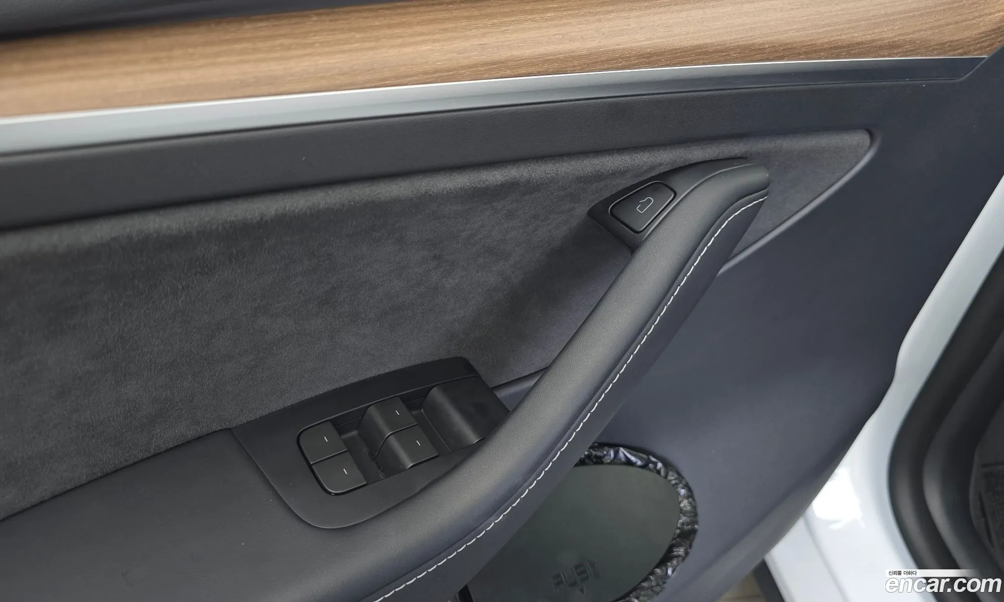 Tesla Model Y 2024 LRWYGCFS1RC425499 — 23