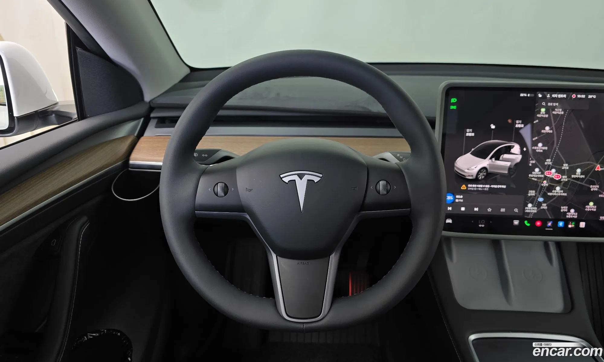 Tesla Model Y 2024 LRWYGCFS1RC425499 — 2