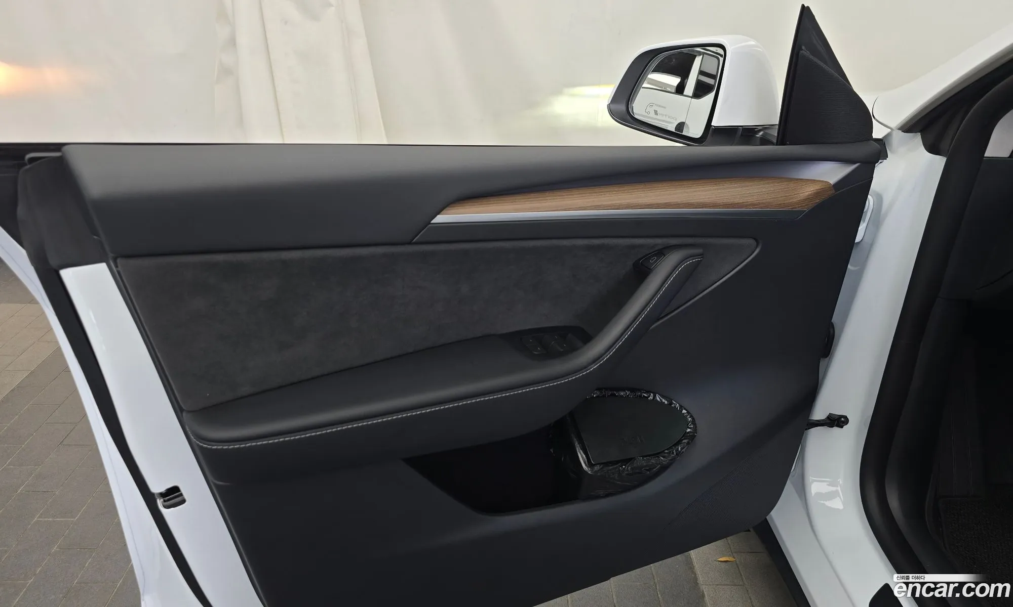 Tesla Model Y 2024 LRWYGCFS1RC425499 — 29