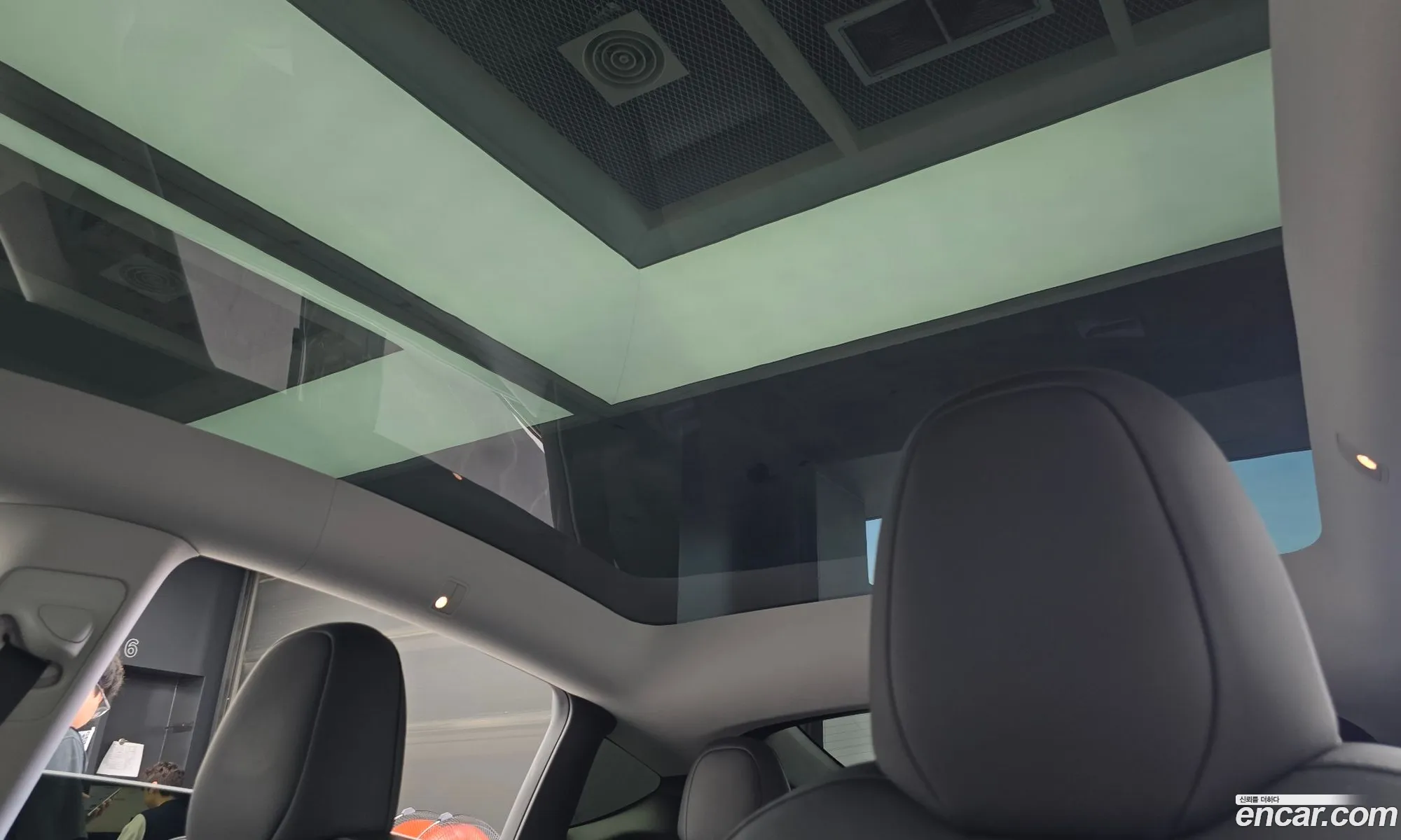 Tesla Model Y 2024 LRWYGCFS1RC425499 — 4