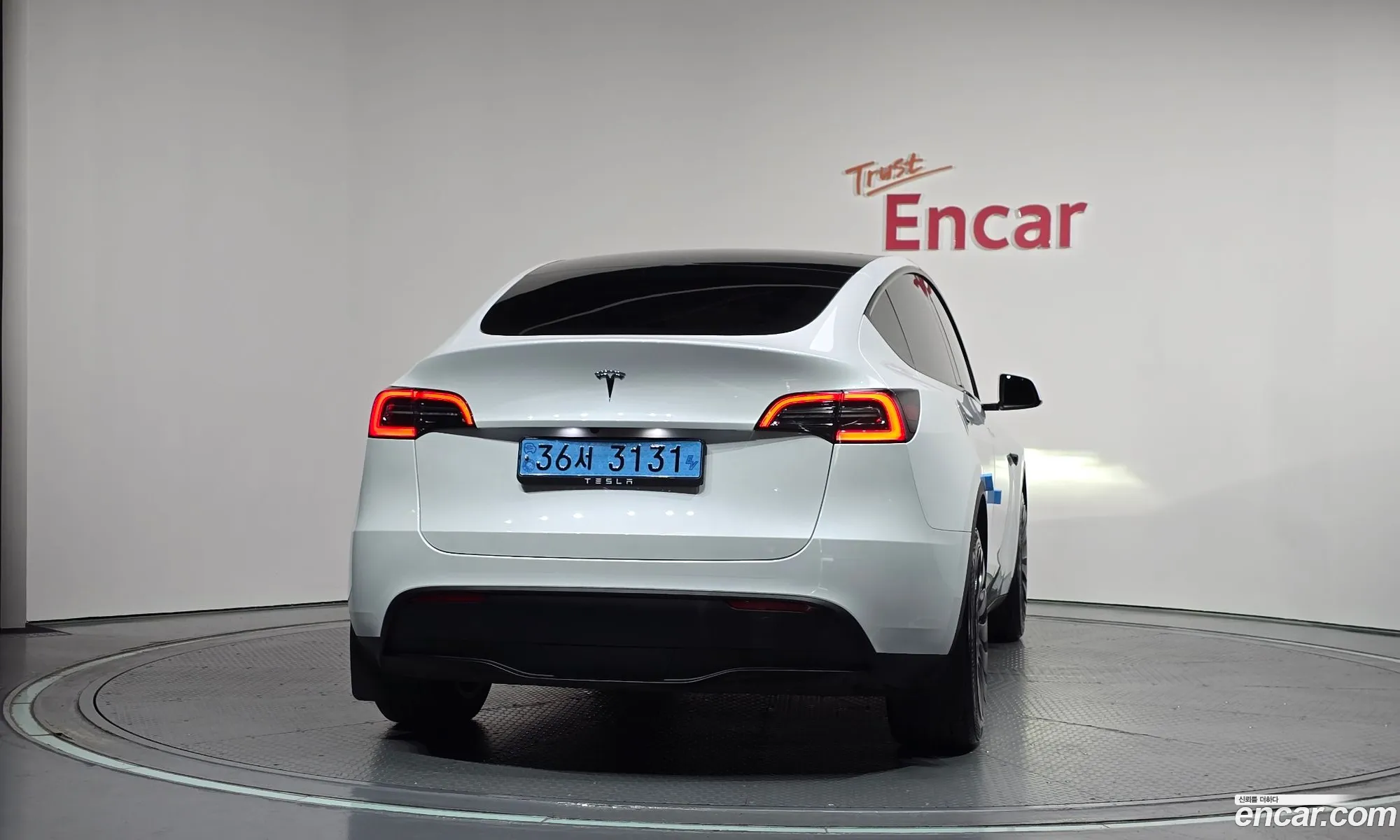 Tesla Model Y 2024 LRWYGCFS1RC425499 — 5