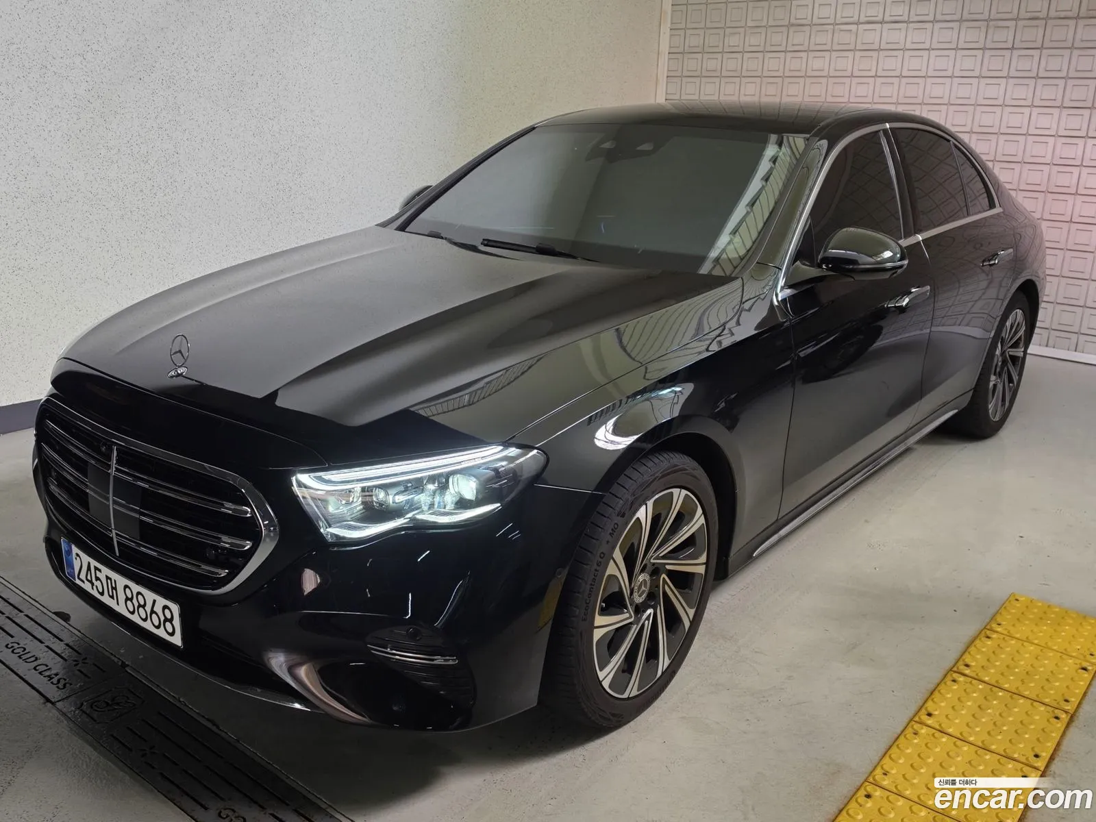 Mercedes-Benz E-Class W214 2025 — 6