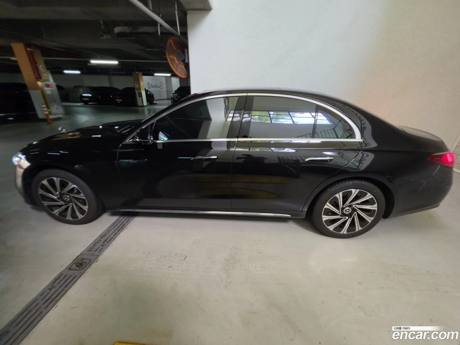 Mercedes-Benz E-Class W214 2025 — 11