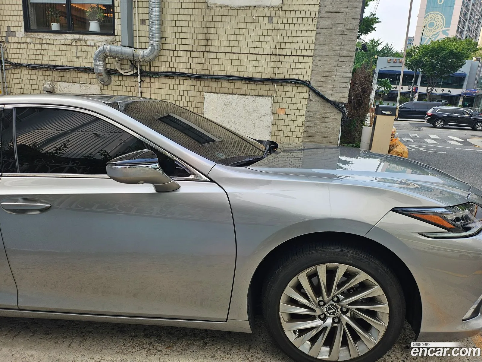 Lexus ES300h 7th Gen 2022 — 2