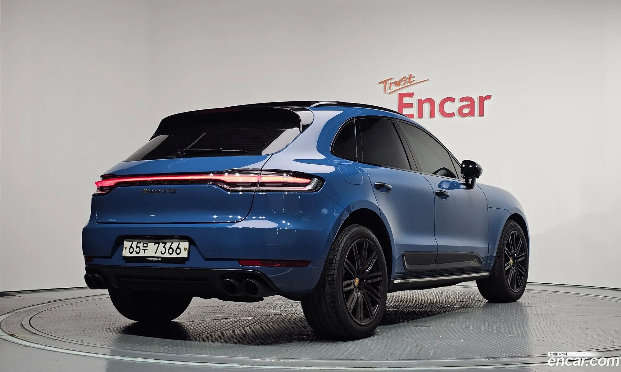 Porsche Macan 2017 WP1AG2955HLB81342 — 2
