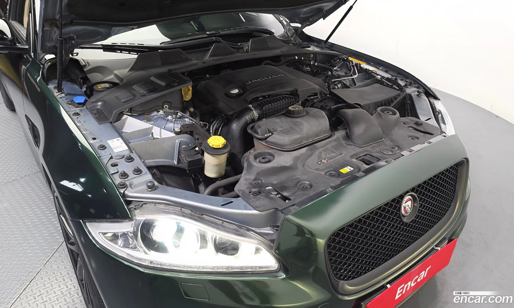 Jaguar XJ 2013 SAJAA2220ENV60401 — 18
