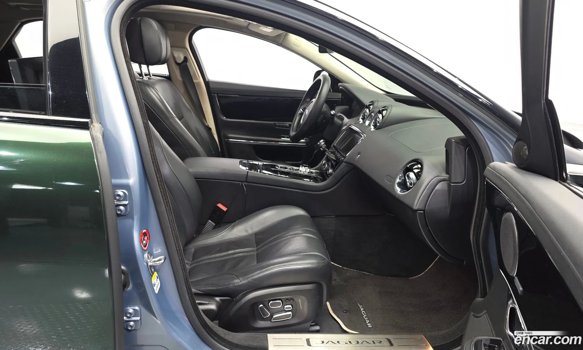 Jaguar XJ 2013 SAJAA2220ENV60401 — 17