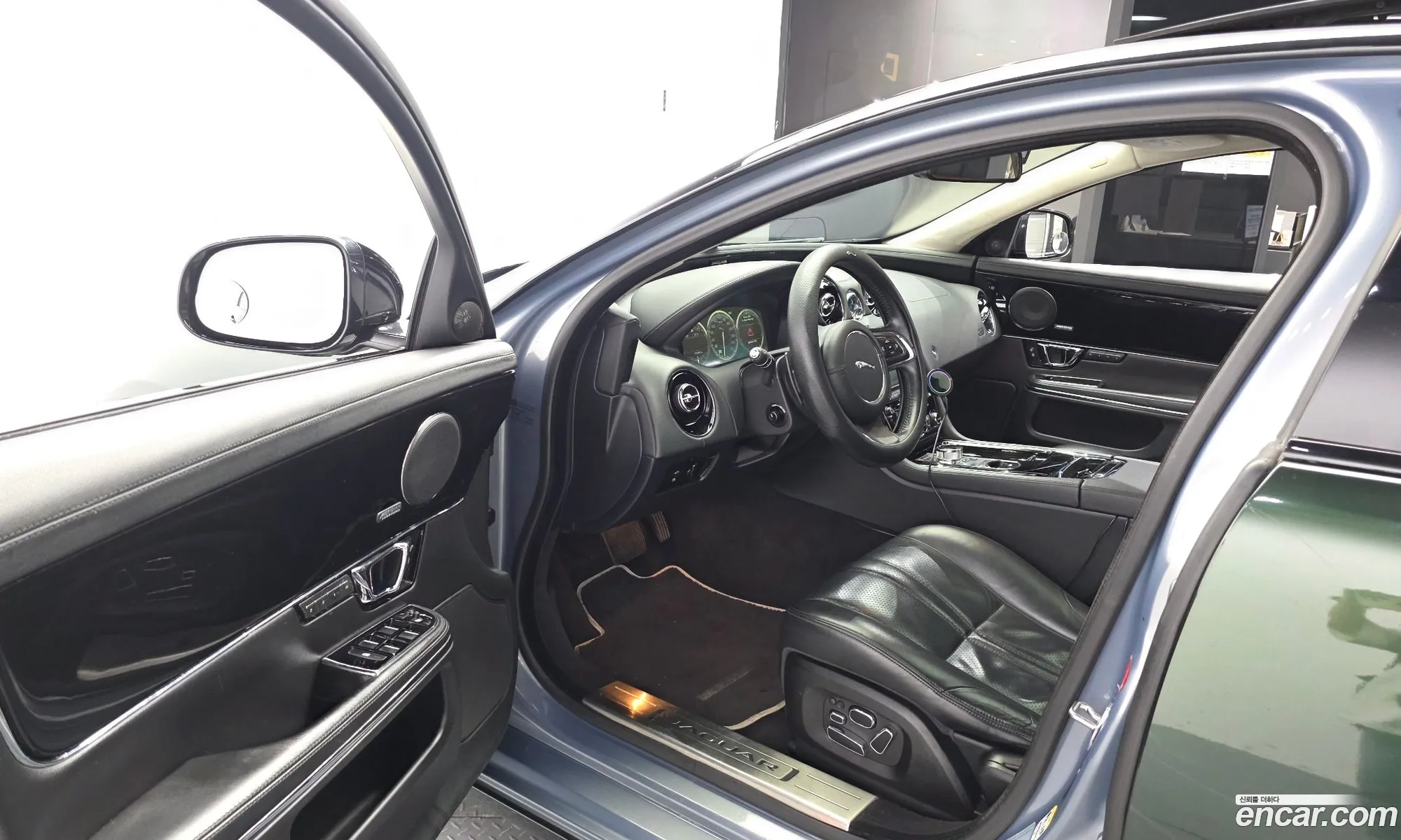 Jaguar XJ 2013 SAJAA2220ENV60401 — 3